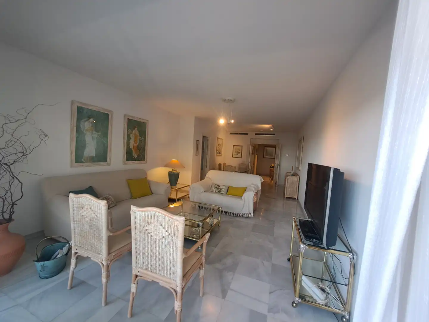 Wohnzimmer von Wohnung zur Miete in Marbella mit Klimaanlage, Heizung und Terrasse