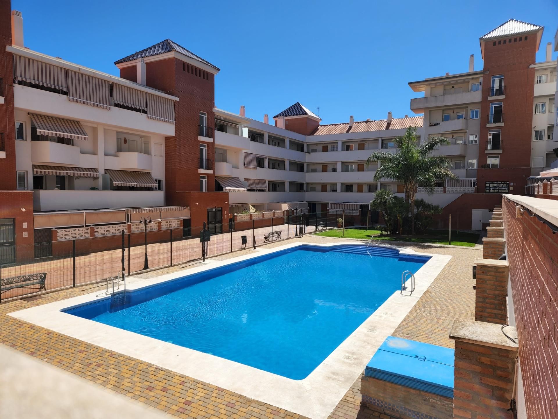 Piscina de Piso en venta en Estepona con Jardín privado, Terraza y Balcón