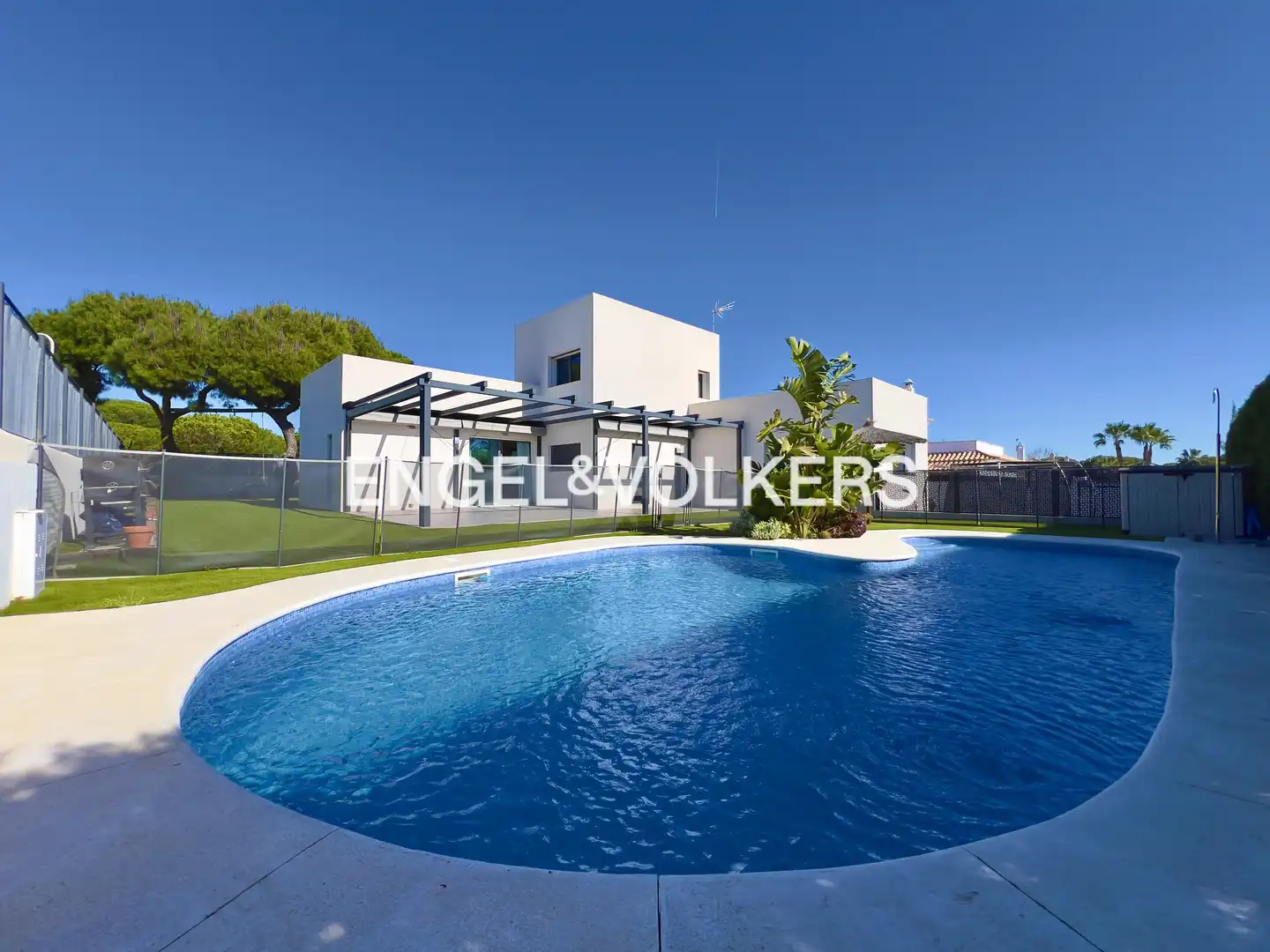Swimming pool of Houses for sale in El Portil  with Air Conditioner, Heating and Private garden