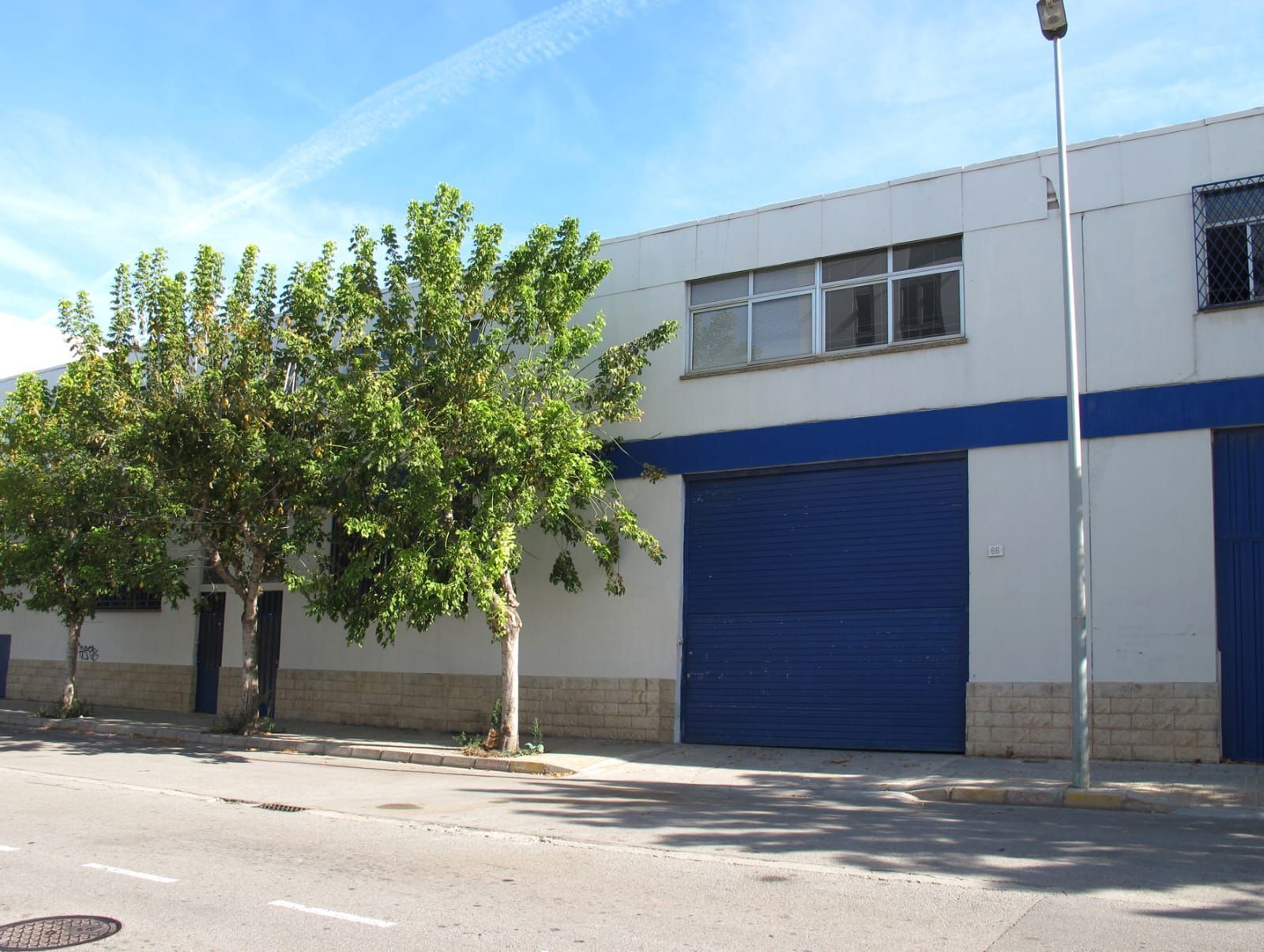 Vista exterior de Nau industrial en venda en L'Hospitalet de Llobregat