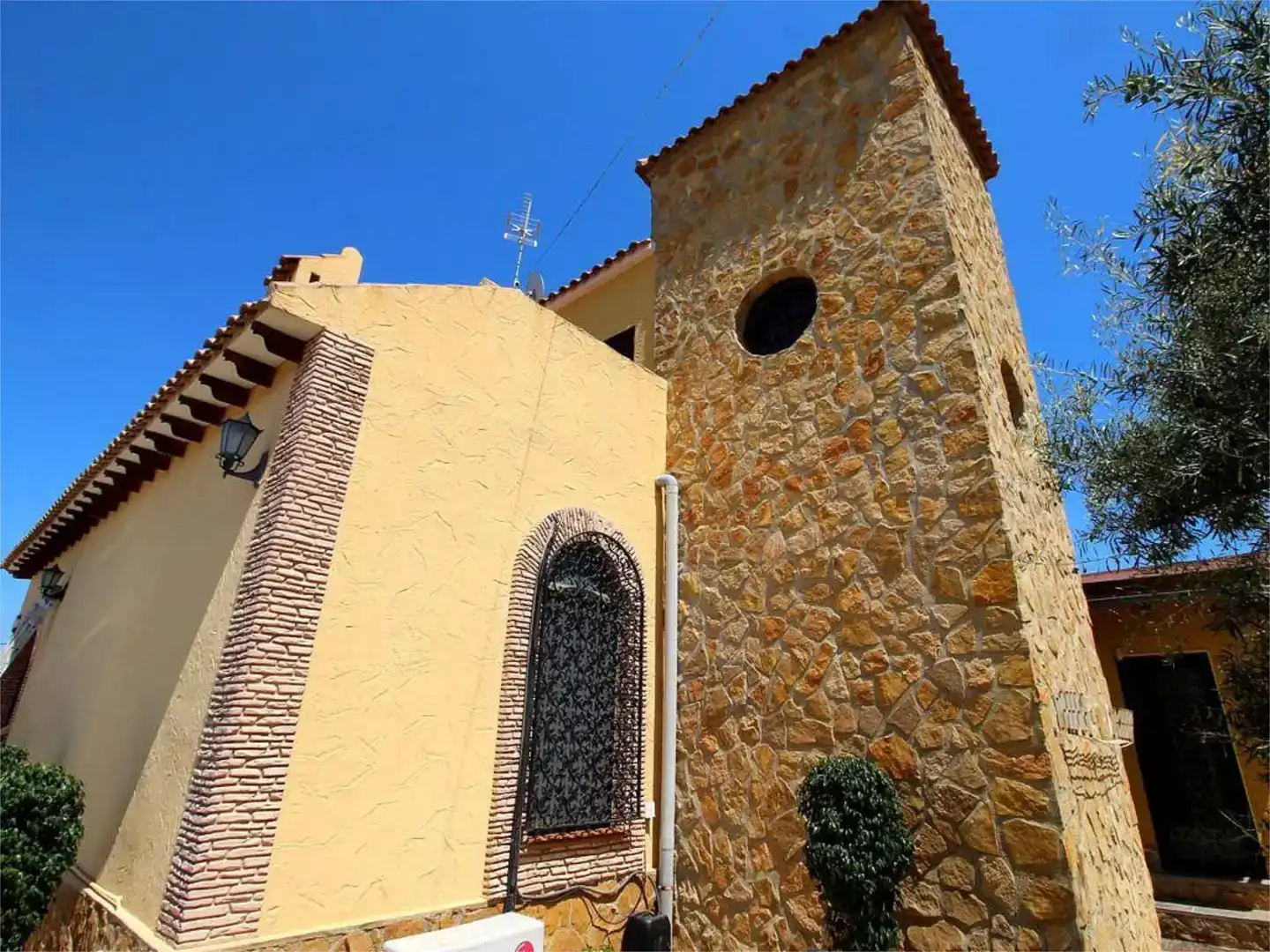 Vista exterior de Finca rústica en venta en Bigastro con Aire acondicionado, Jardín privado y Piscina