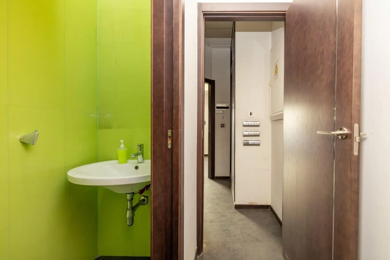 Baño de Local de alquiler en Granada con Aire acondicionado y Calefacción