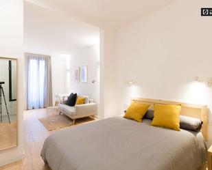 Bedroom of Study to share in  Barcelona Capital  with Air Conditioner and Terrace