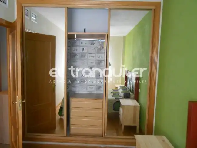 Schlafzimmer von Wohnung zur Miete in Madrid mit Klimaanlage, Terrasse und Möbliert