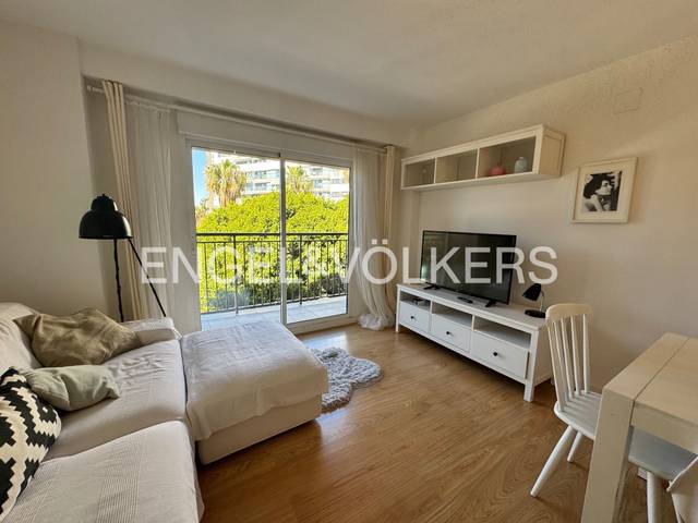 Piso en Alquiler en Carrer d'Hernández Lázaro en Nou Campanar