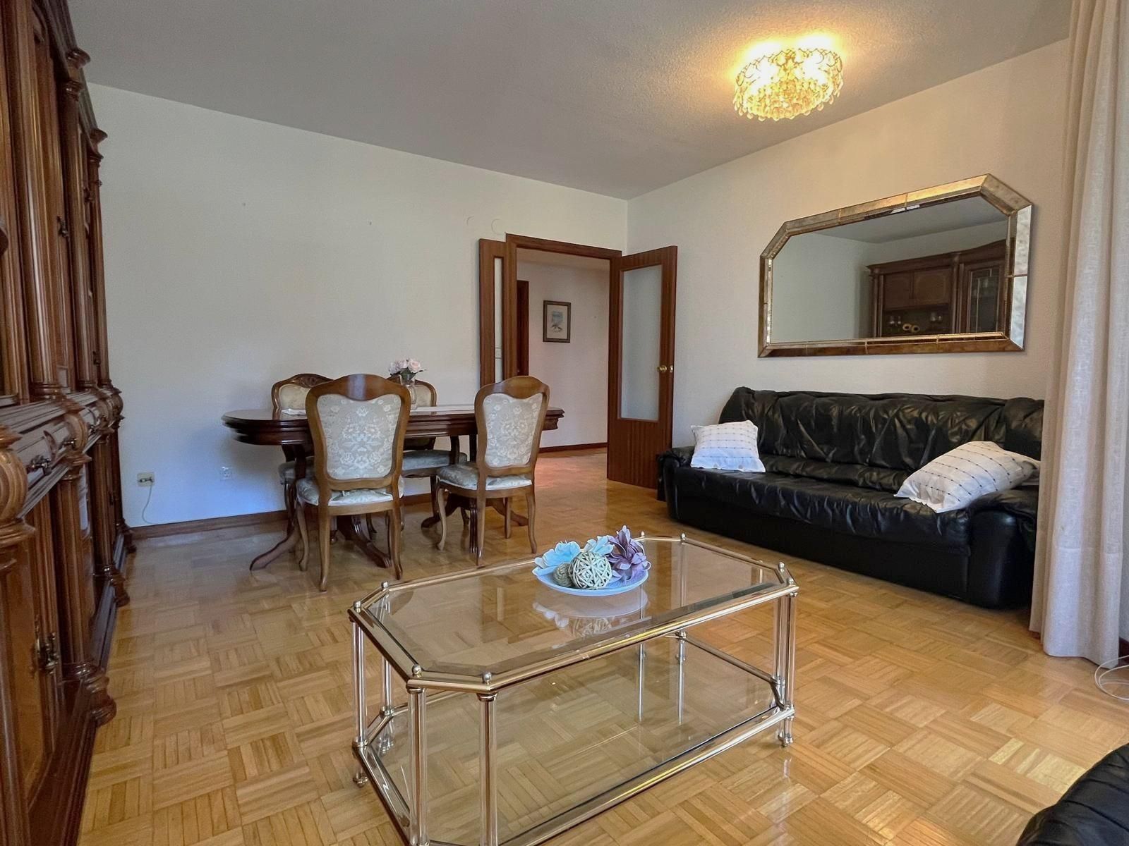 Sala d'estar de Pis en venda en  Pamplona / Iruña amb Calefacció, Parquet i Terrassa