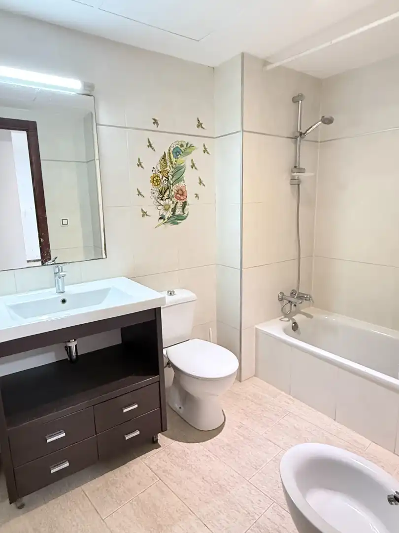 Baño de Apartamento en venta en Santa Eulària des Riu con Aire acondicionado, Calefacción y Jardín privado