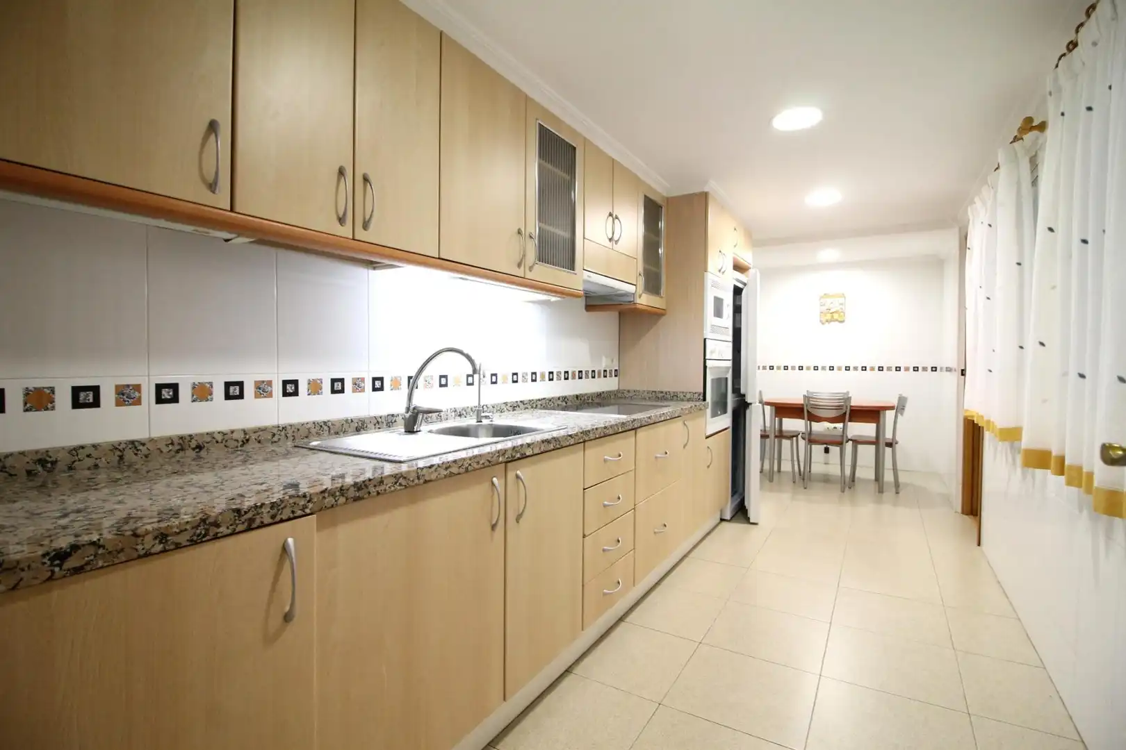 Cocina de Piso de alquiler en Alicante / Alacant con Terraza, Amueblado y Balcón