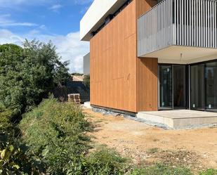 Vista exterior de Casa adosada en venda en Palamós amb Aire condicionat, Calefacció i Jardí privat