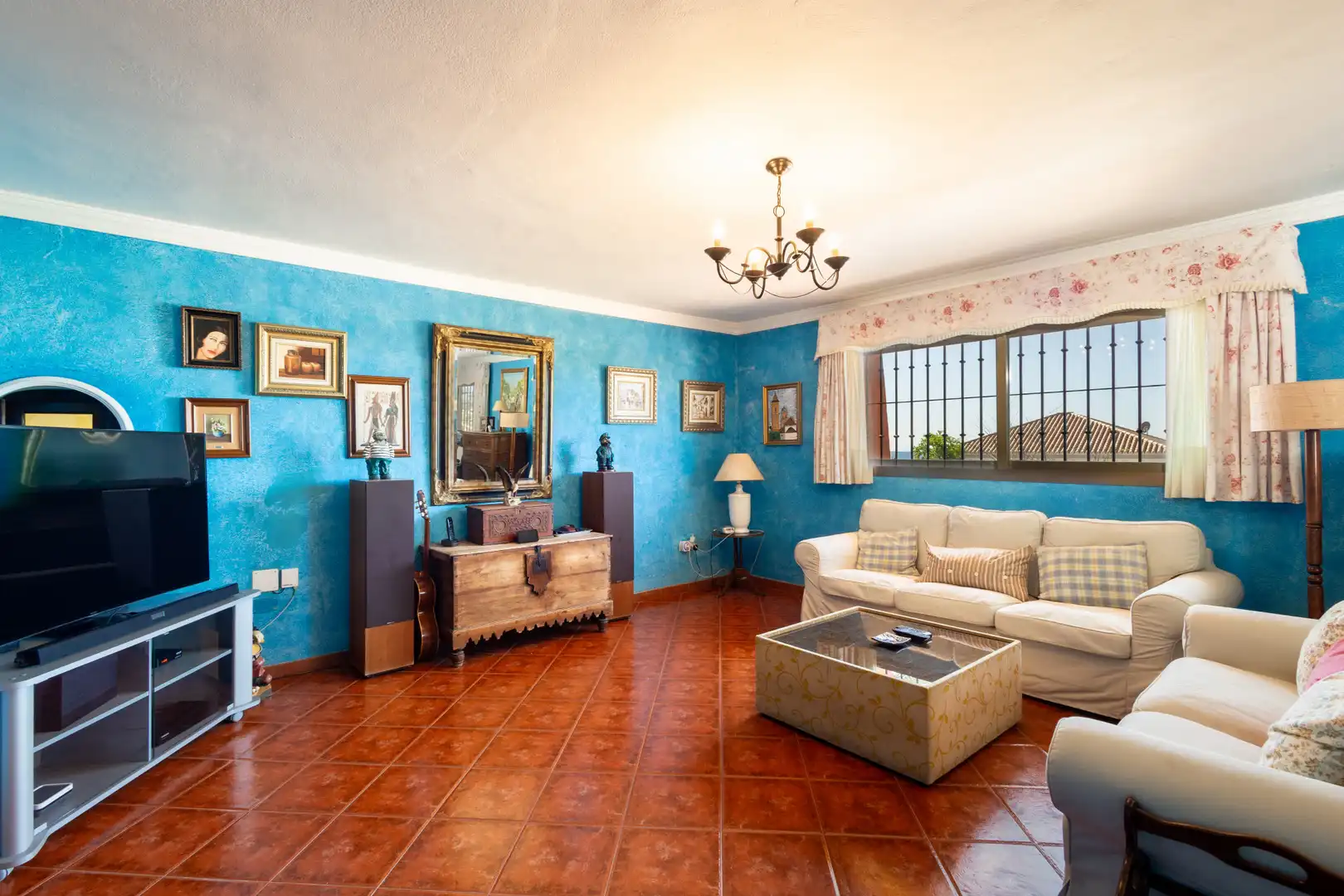 Living room of Houses for sale in Marbella  with Air Conditioner, Private garden and Terrace