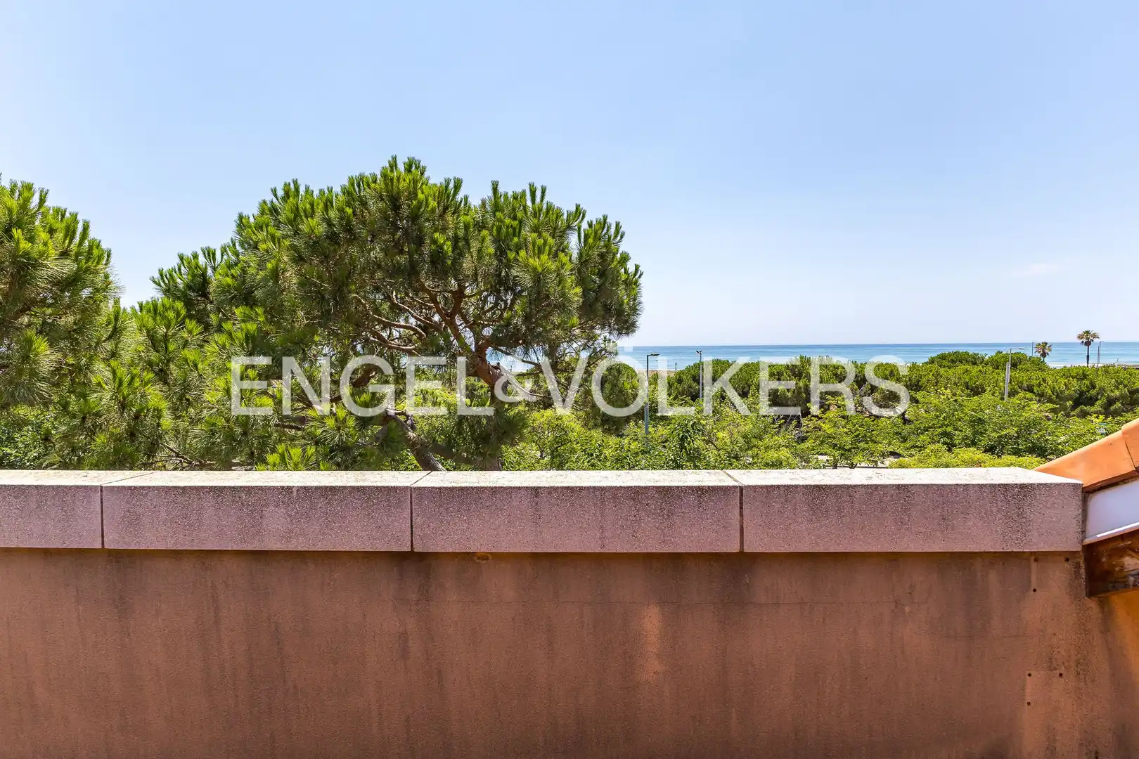 Terrasse von Einfamilien-Reihenhaus zur Miete in Castelldefels mit Klimaanlage, Heizung und Privatgarten