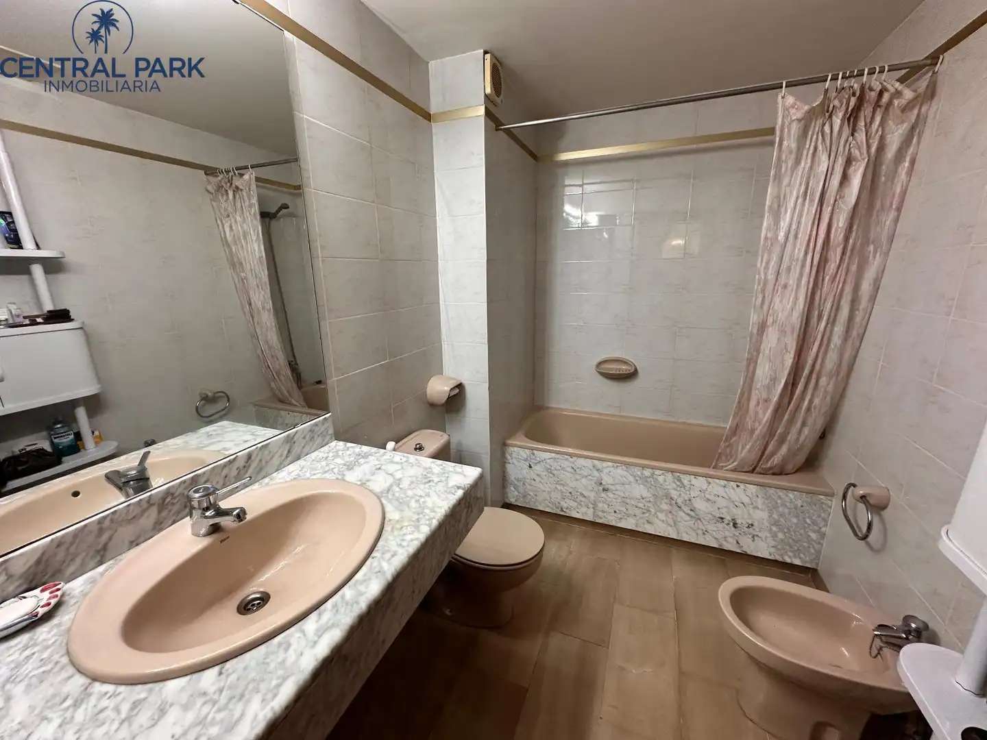 Baño de Apartamento en venta en Salou con Aire acondicionado, Terraza y Amueblado