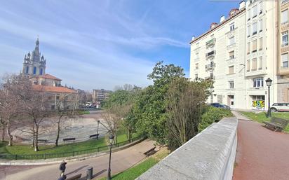 Vista exterior de Pis en venda en Bilbao 