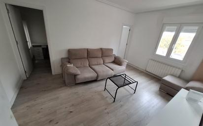 Sala d'estar de Pis en venda en  Logroño amb Calefacció, Parquet i Moblat