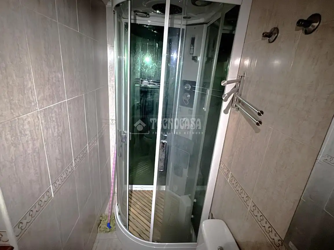 Bathroom of Flat for sale in León Capital   with Heating and Parquet flooring