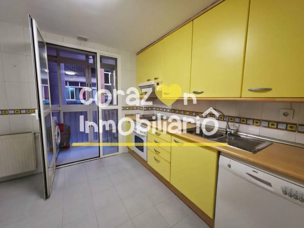 Kitchen of Flat for sale in Madrid  with Heating, Parquet flooring and Storage room