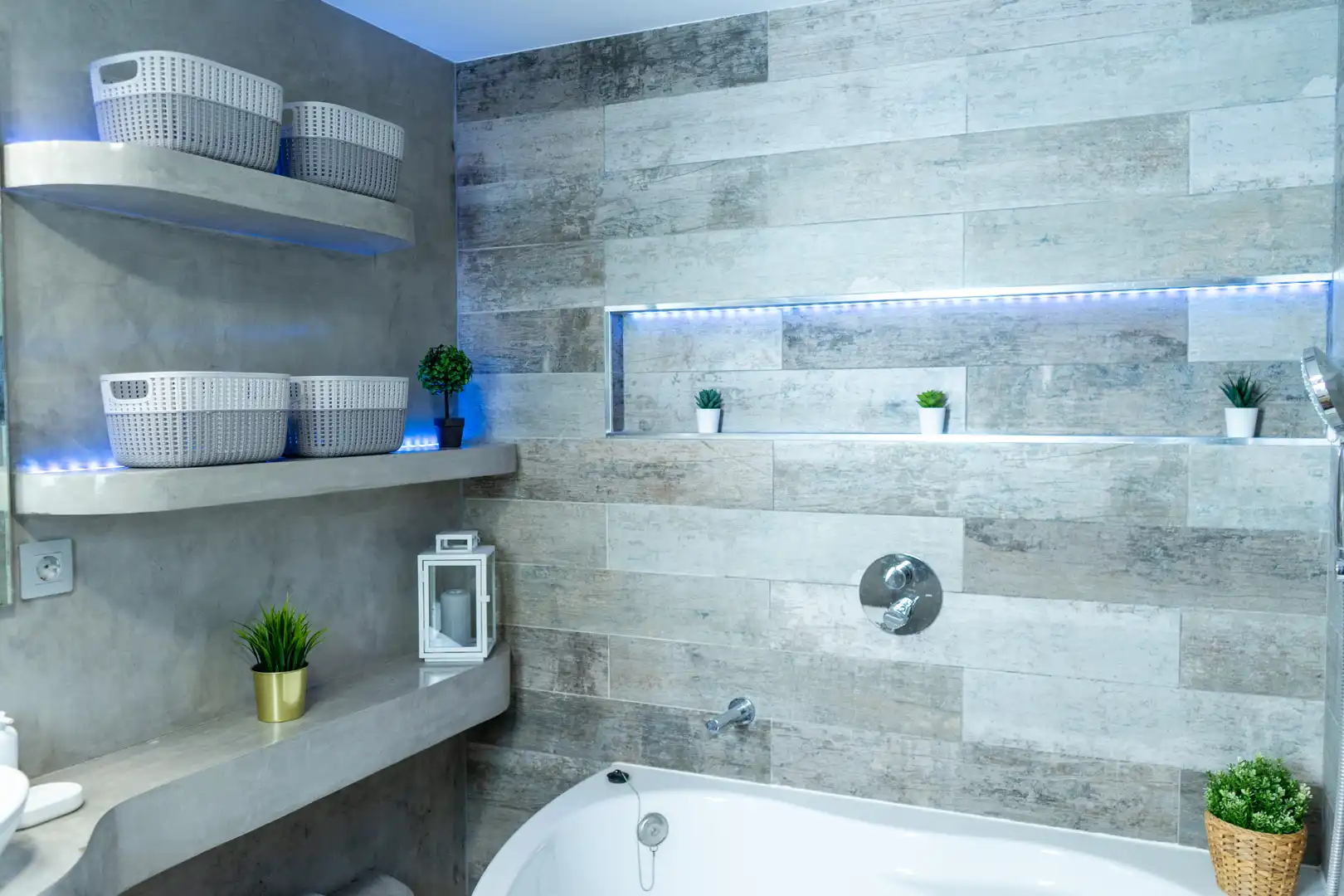 Bathroom of Flat for share in Zaragoza  with Air Conditioner, Heating and Private garden