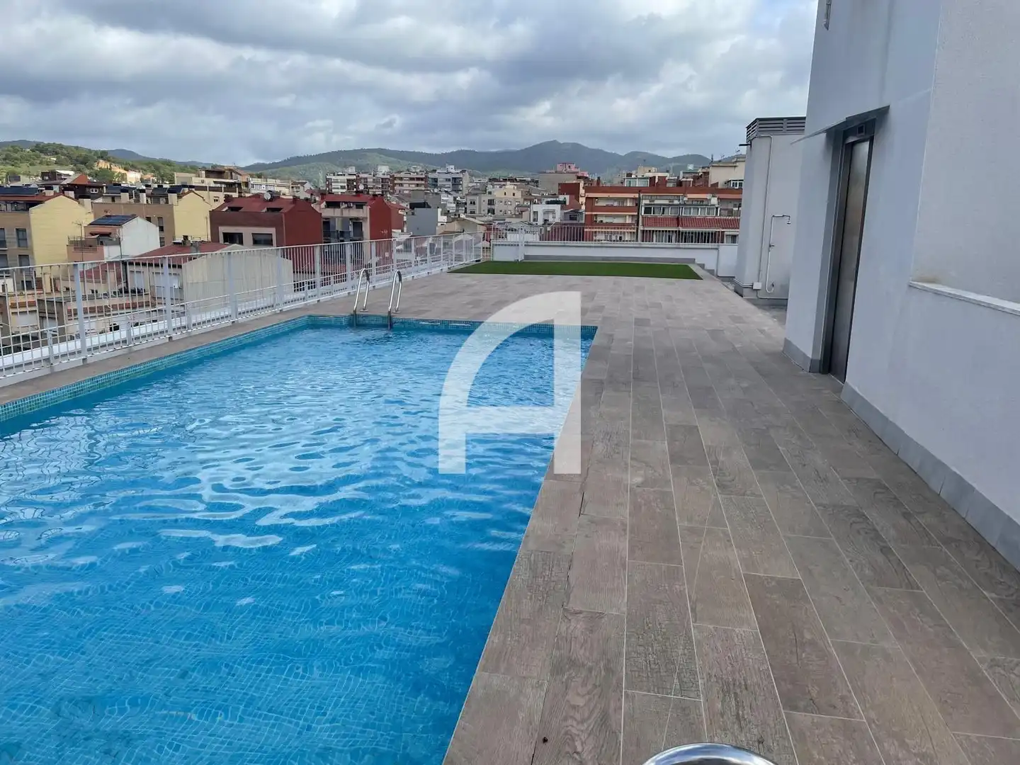 Piscina de Piso en venta en Terrassa con Aire acondicionado, Calefacción y Terraza