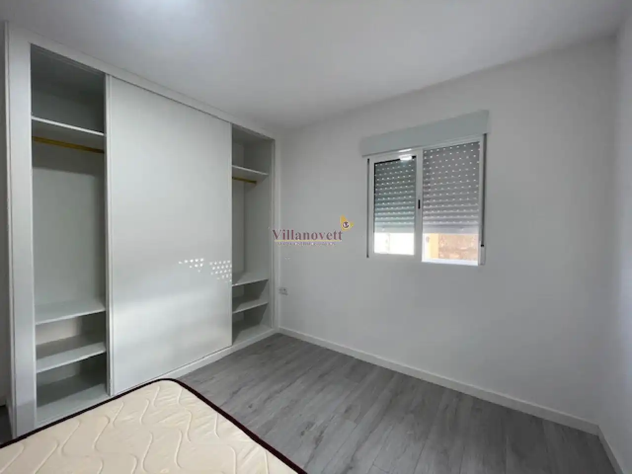Habitación de Apartamento de alquiler en Vigo  con Amueblado