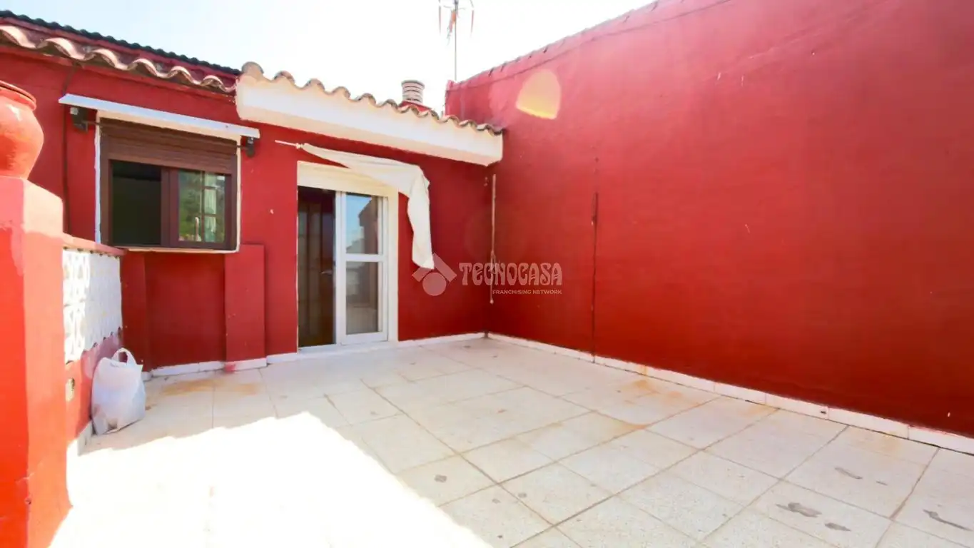 Terrassa de Casa adosada en venda en Los Barrios amb Terrassa, Traster i Balcó