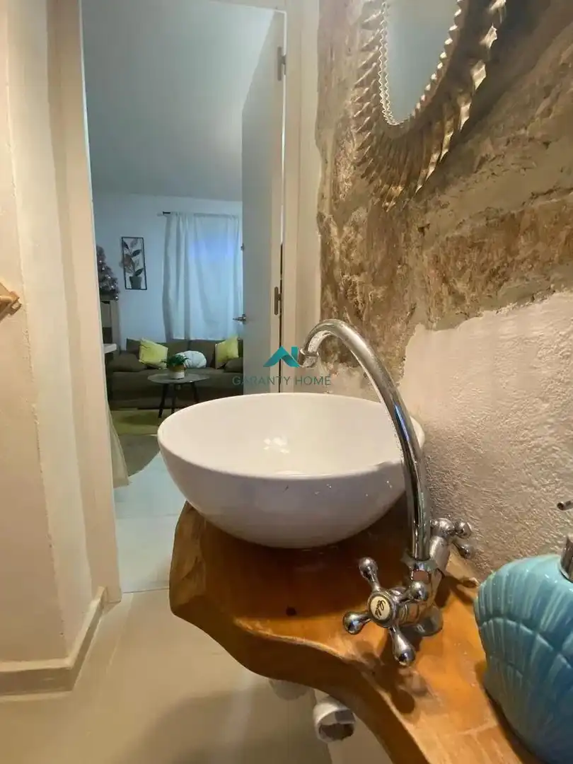 Badezimmer von Wohnung zur Miete in Gilet mit Klimaanlage, Heizung und Privatgarten