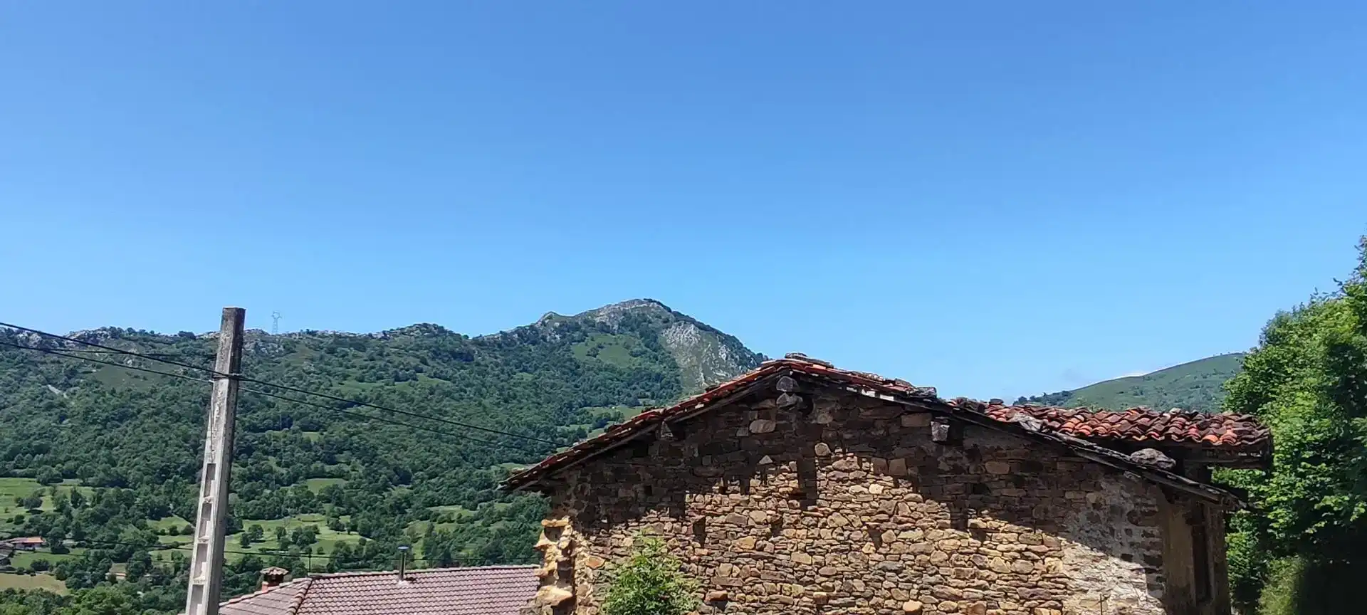 Vista exterior de Casa adosada en venda en Caso amb Balcó