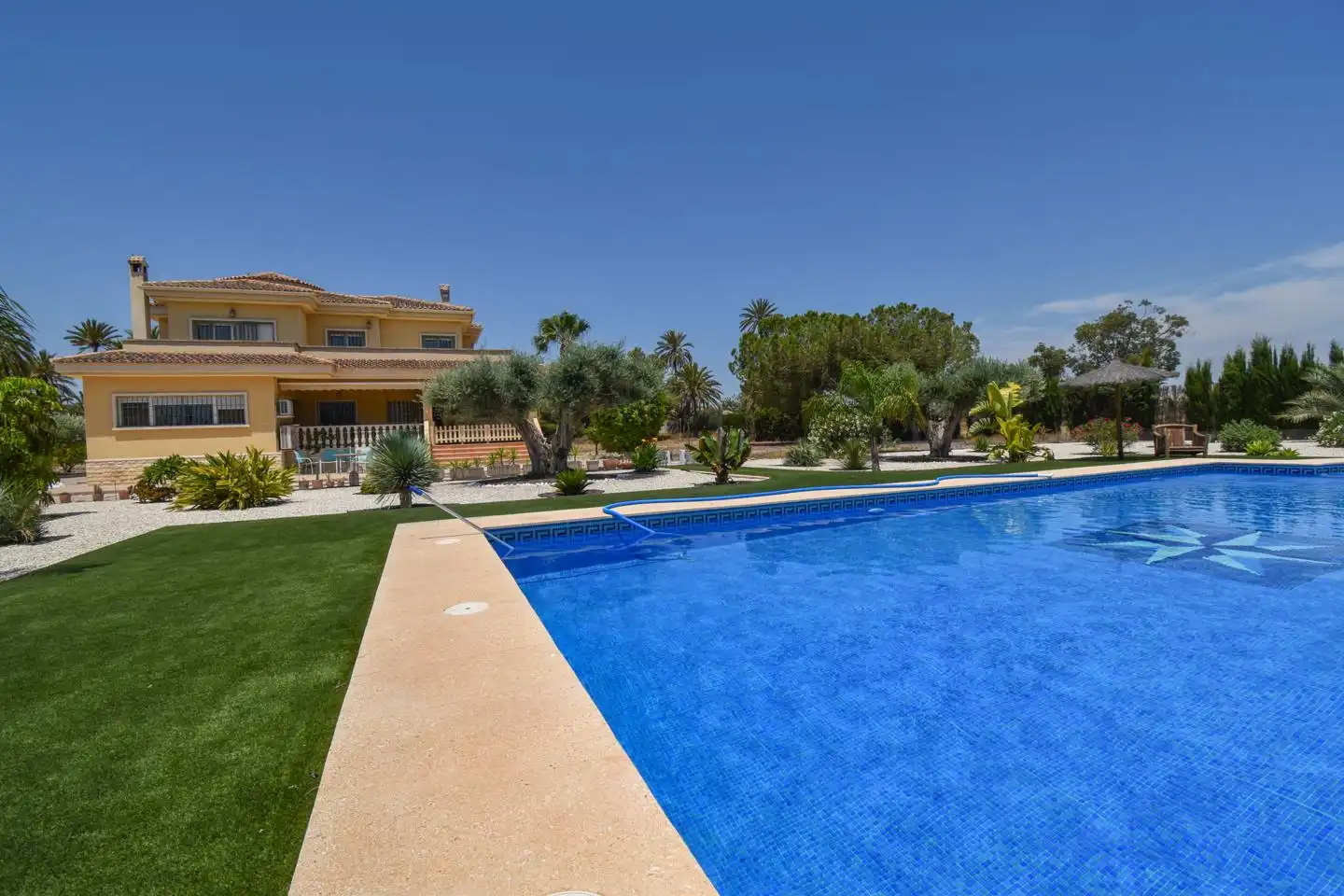Piscina de Casa o xalet en venda en Elche / Elx amb Aire condicionat, Calefacció i Jardí privat