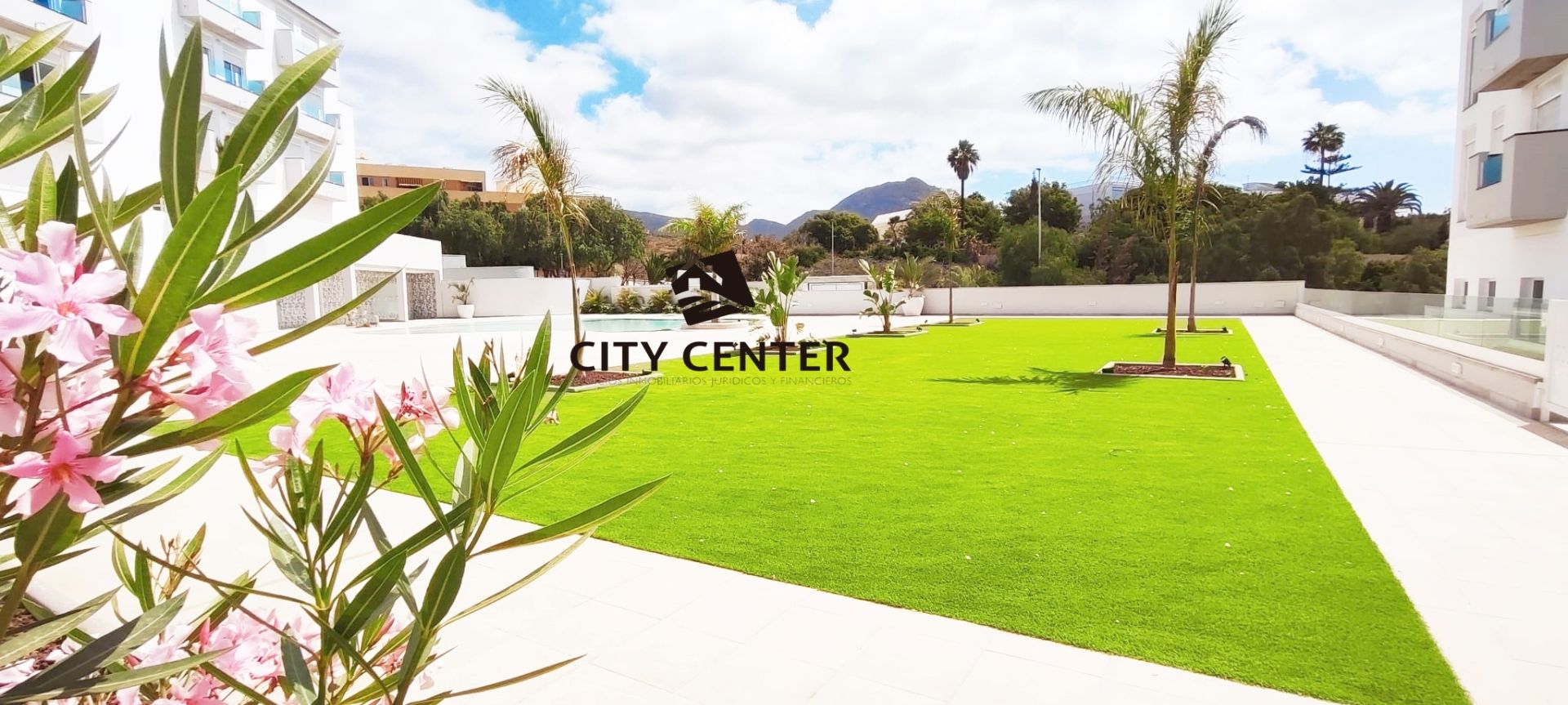 Vista exterior de Piso en venta en Arona con Amueblado, Balcón y Piscina comunitaria