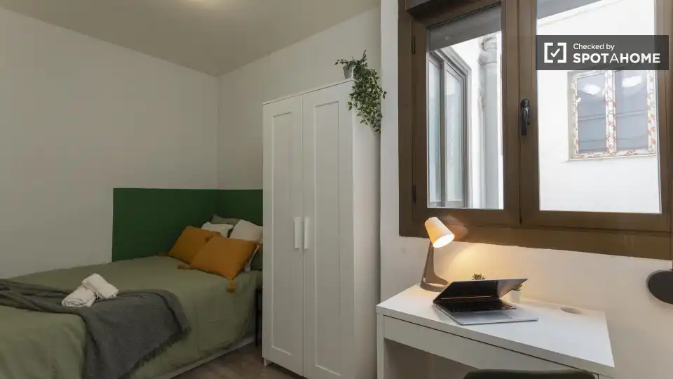 Habitación de Piso de alquiler en Valencia con Aire acondicionado, Calefacción y Amueblado