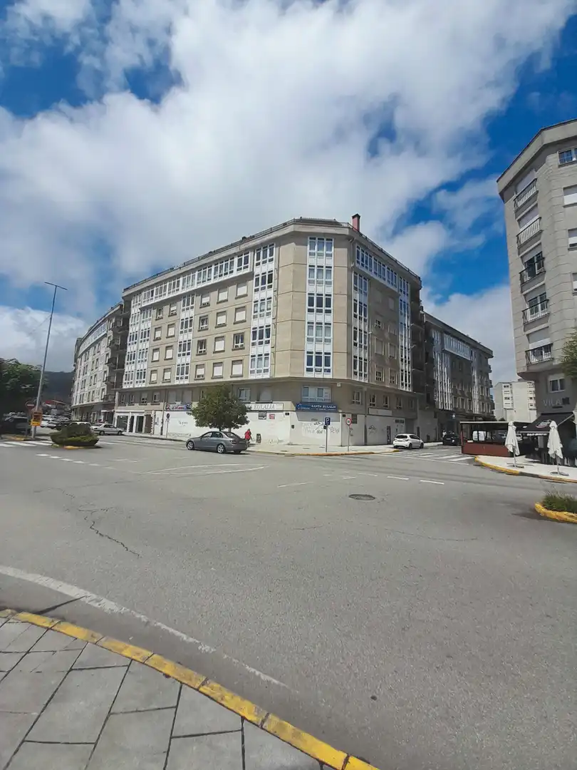 Business premises to rent in Boiro