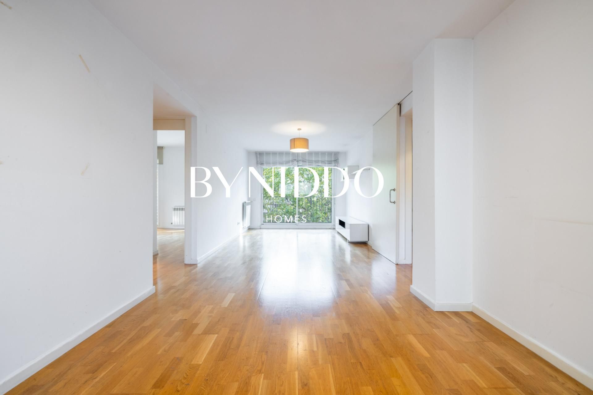Exterior view of Flat for sale in Sant Cugat del Vallès  with Heating, Parquet flooring and Terrace