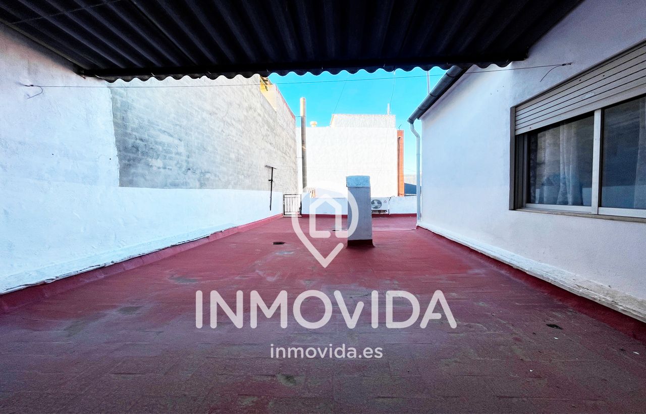 Vista exterior de Casa o xalet en venda en L'Alcúdia de Crespins amb Terrassa, Moblat i Balcó