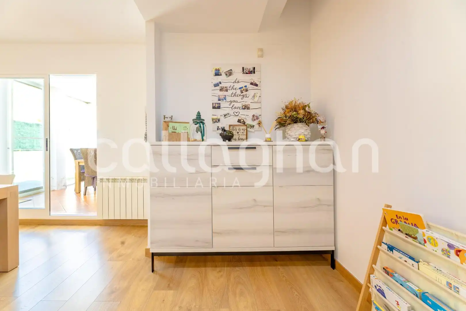 Cuina de Casa adosada en venda en La Pobla de Vallbona amb Aire condicionat, Jardí privat i Terrassa