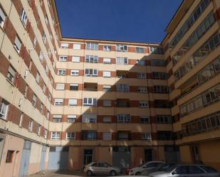 Vista exterior de Pis en venda en León Capital  amb Terrassa