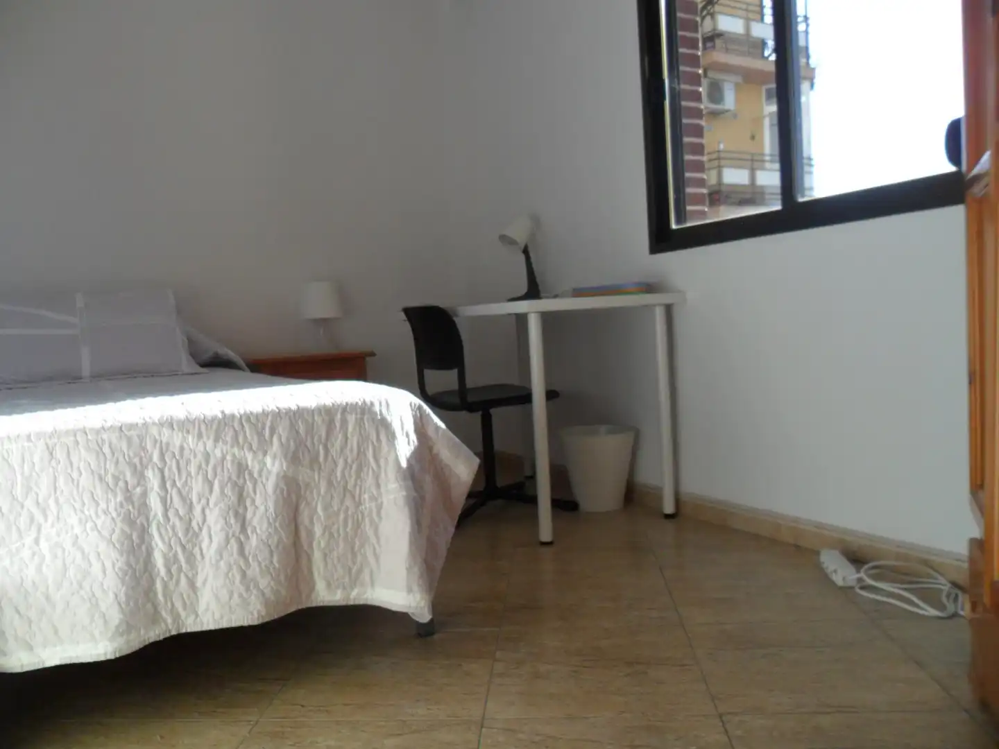 Dormitori de Pis de lloguer en Granada amb Aire condicionat, Terrassa i Moblat