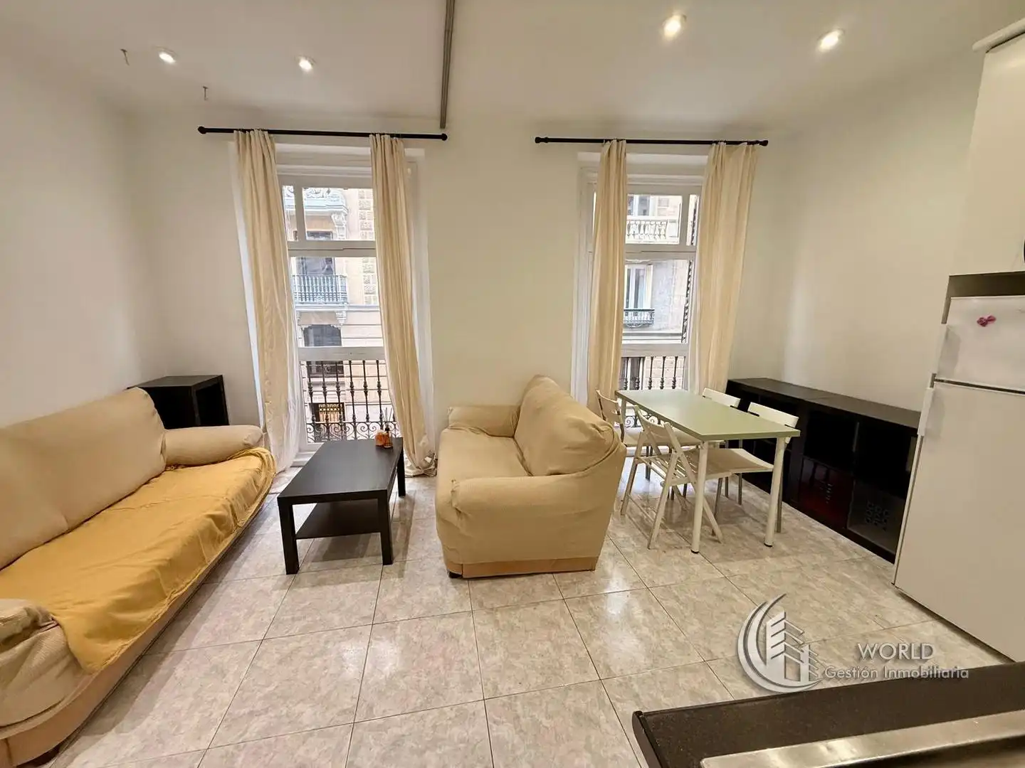 Sala de estar de Apartamento de alquiler en  Madrid Capital con Calefacción, Amueblado y Horno