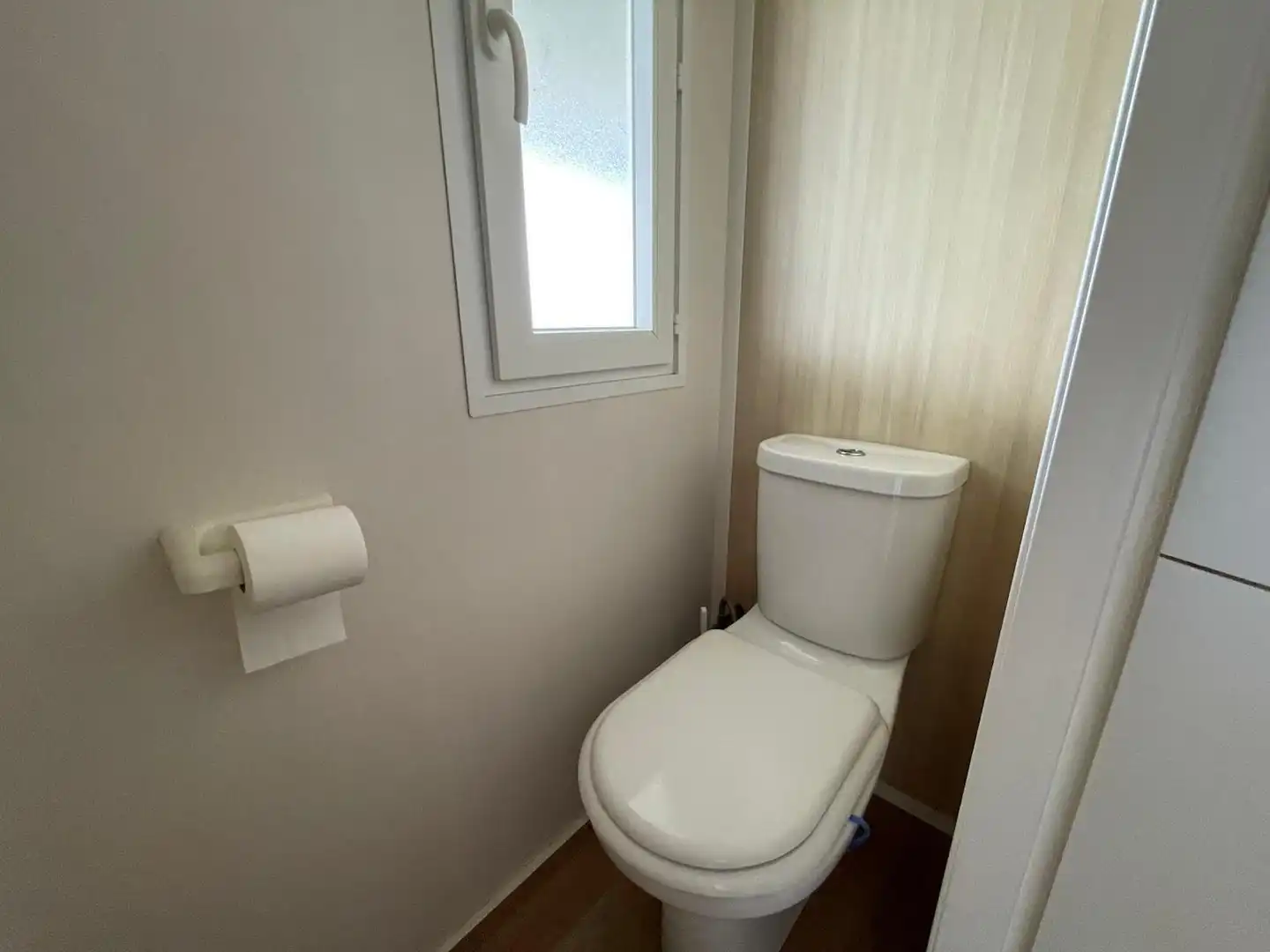 Bany de Casa o xalet en venda en Sierra de Fuentes amb Parquet