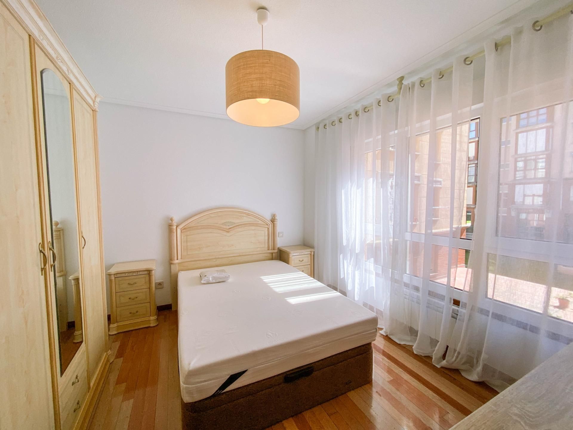 Bedroom of Flat to rent in Santander  with Heating, Parquet flooring and Storage room