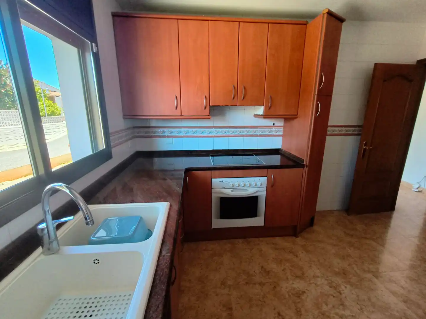 Kitchen of Houses for sale in Roda de Berà, Tarragona