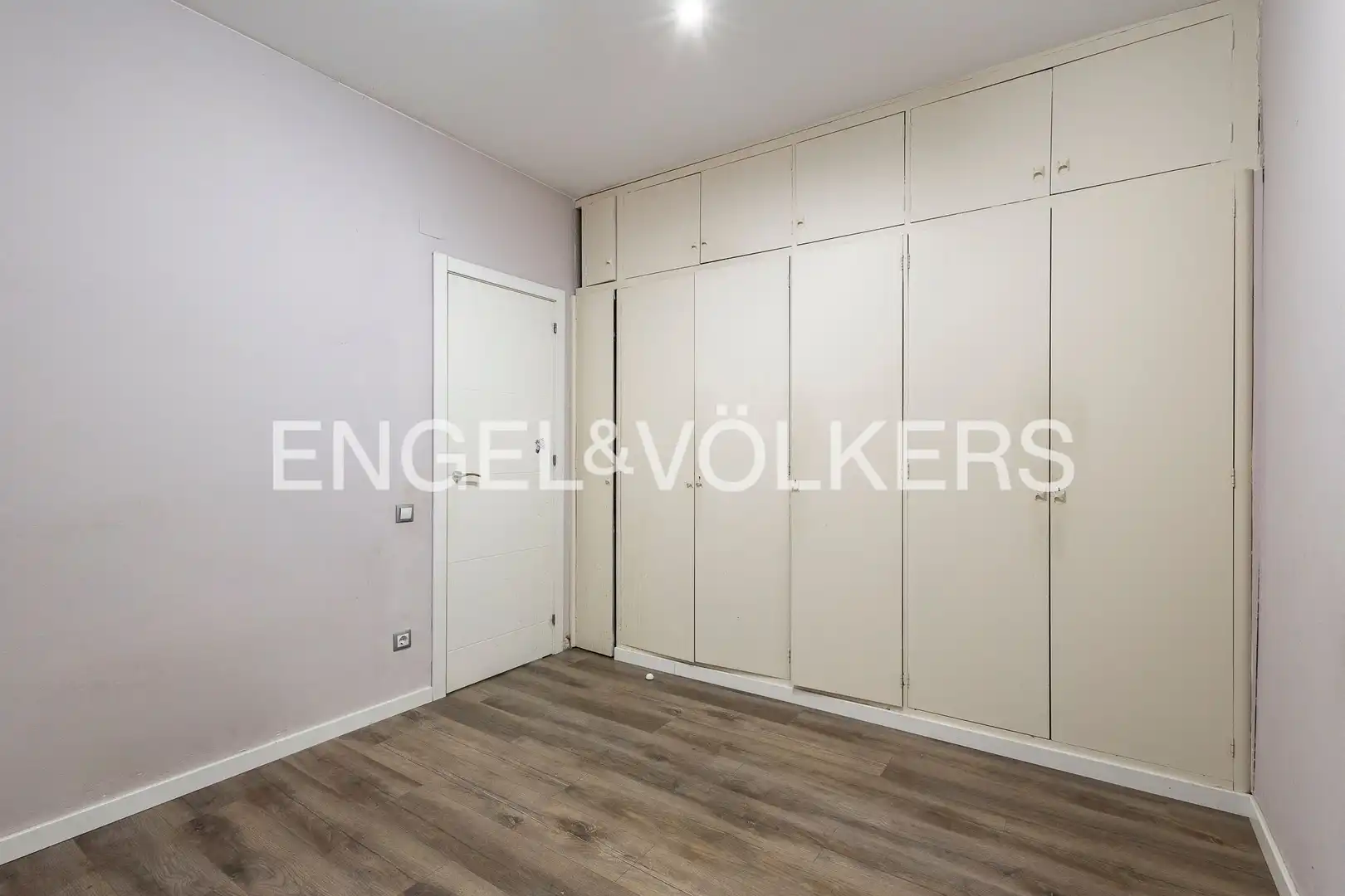 Schlafzimmer von Wohnung zum Verkauf in Barcelona mit Klimaanlage, Heizung und Parkett
