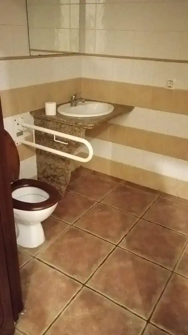 Bany de Local en venda en Almedinilla