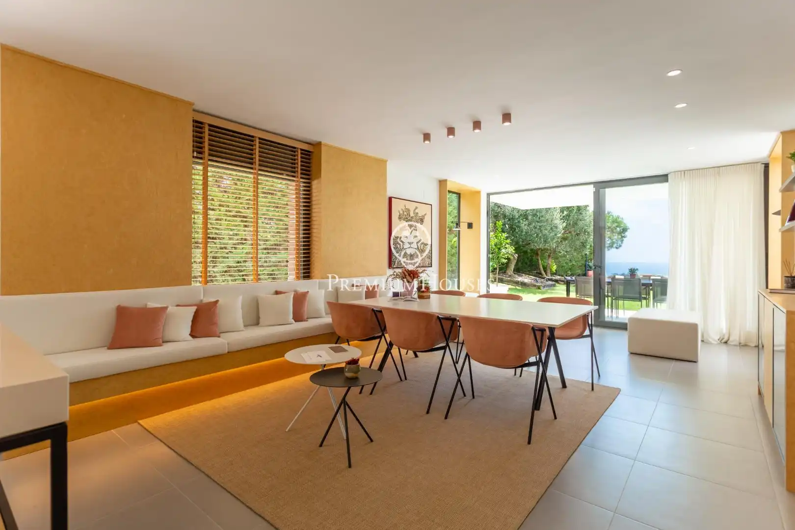 Menjador de Casa o xalet en venda en Sant Andreu de Llavaneres amb Aire condicionat, Calefacció i Jardí privat