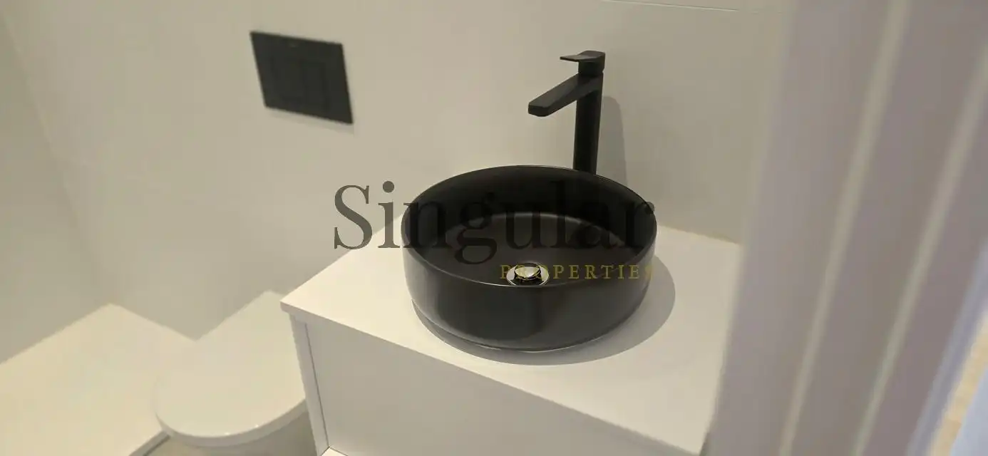 Baño de Dúplex en venta en Barcelona con Aire acondicionado, Calefacción y Jardín privado