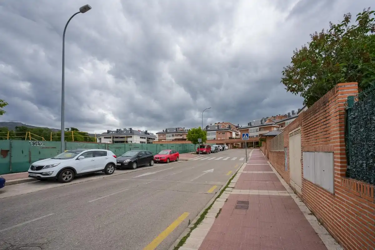 Vista exterior de Pis en venda en Collado Villalba amb Calefacció, Terrassa i Traster