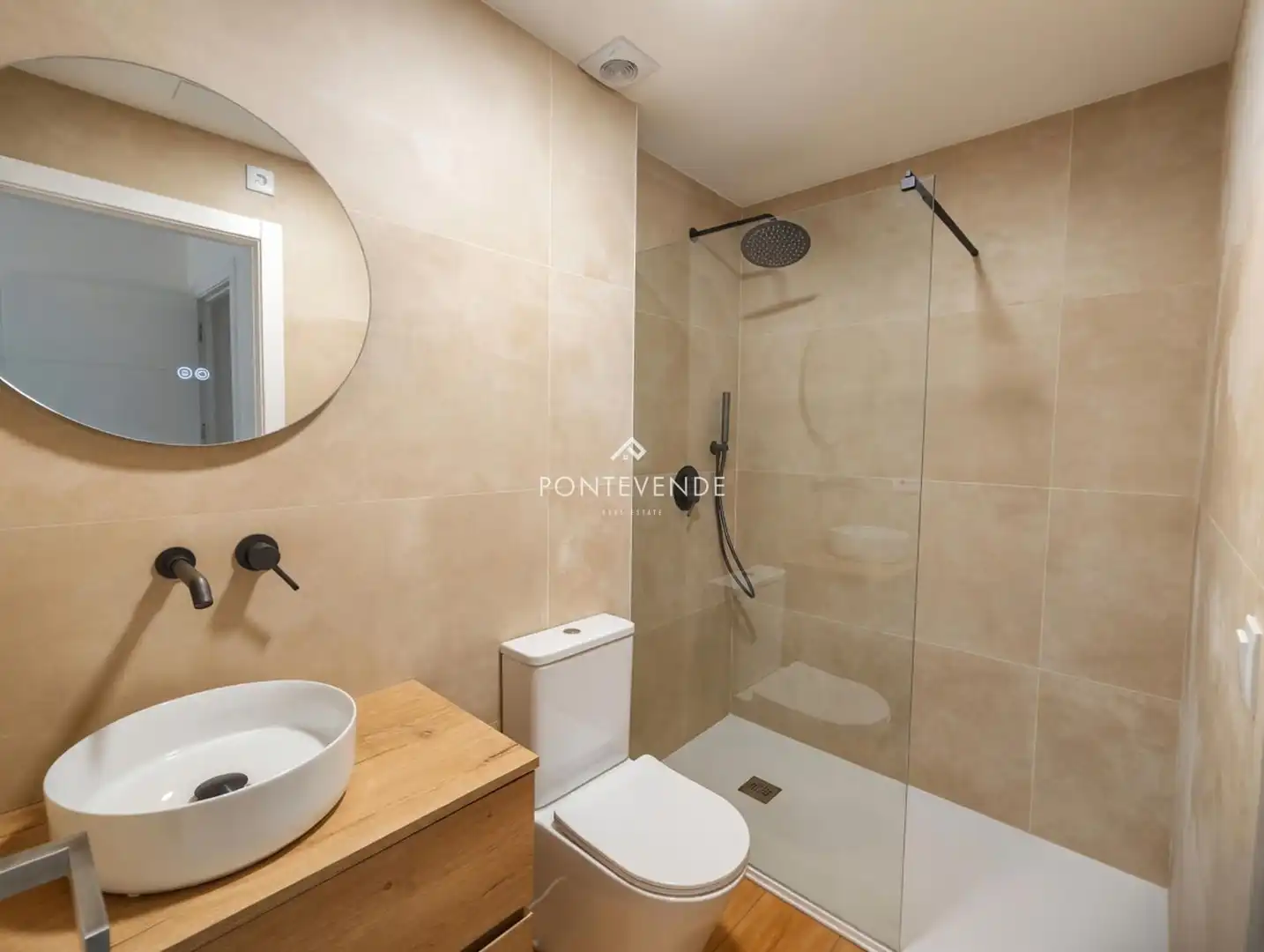 Bathroom of Flat for rent in Pontevedra Capital   with Heating, Terrace and Oven