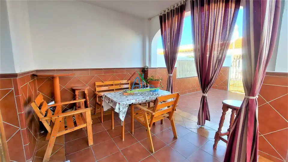 Terrasse von Einfamilien-Reihenhaus zum Verkauf in Almonte mit Terrasse, Abstellraum und Möbliert