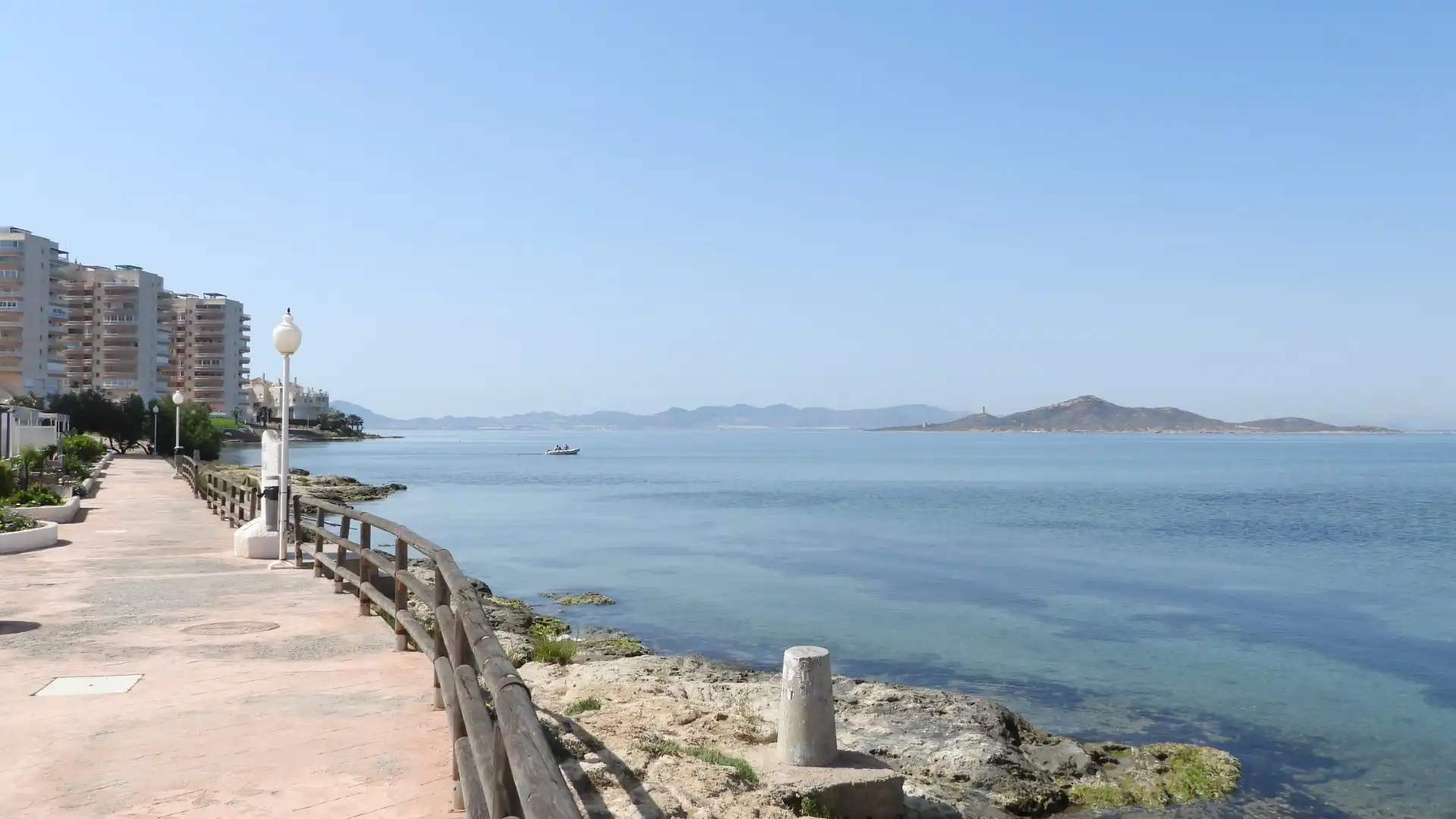 Vista exterior de Apartament en venda en La Manga del Mar Menor amb Aire condicionat, Calefacció i Jardí privat