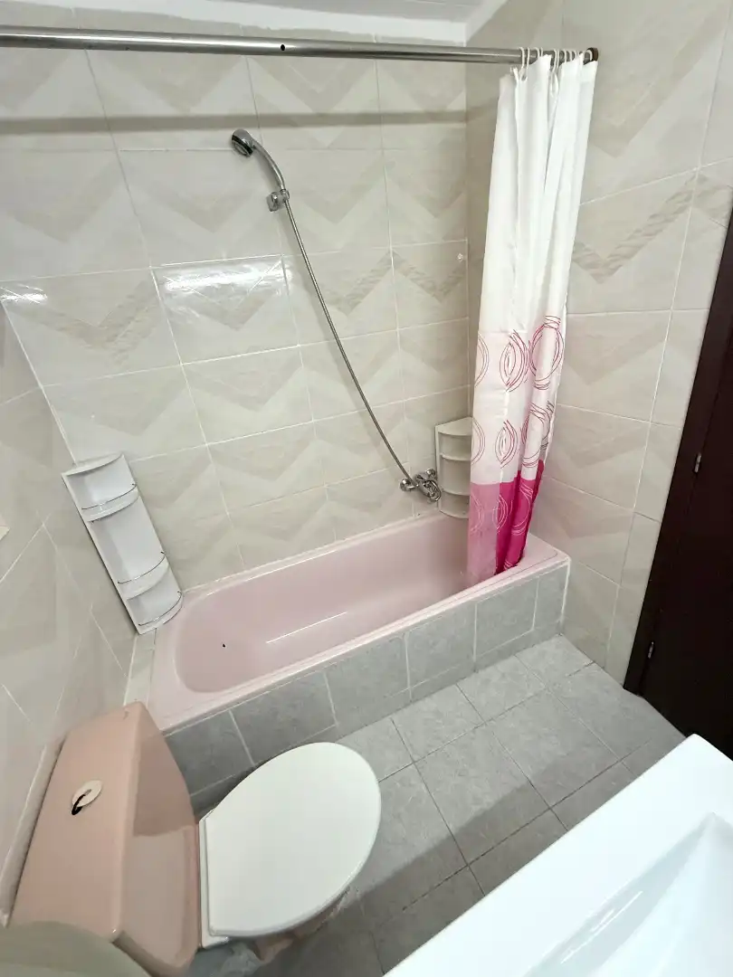 Baño de Ático en venta en Barcelona con Terraza y Horno