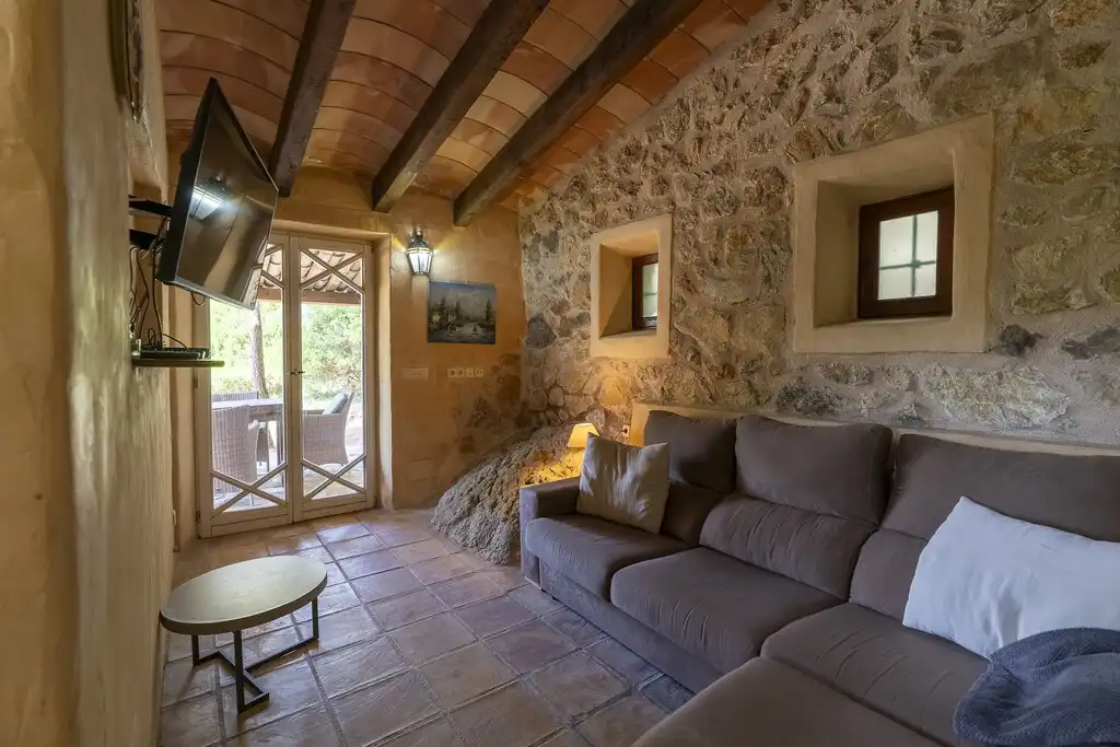 Sala d'estar de Finca rústica en venda en Pollença amb Aire condicionat, Calefacció i Jardí privat