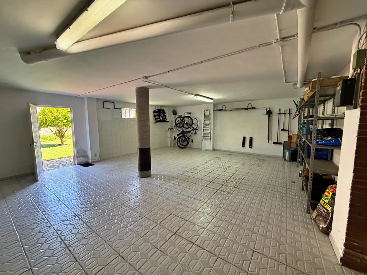 Casa adosada en venta en Oviedo  con Calefacción, Jardín privado y Parquet